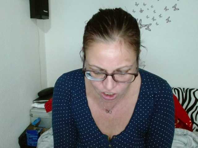 LadyHellene's BongaCams show and profile