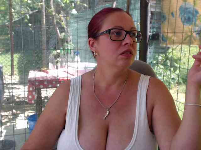 LadyHellene webcam