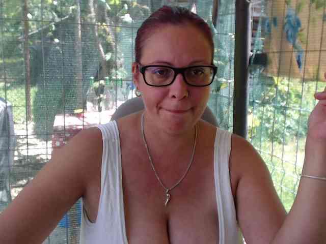 LadyHellene webcam