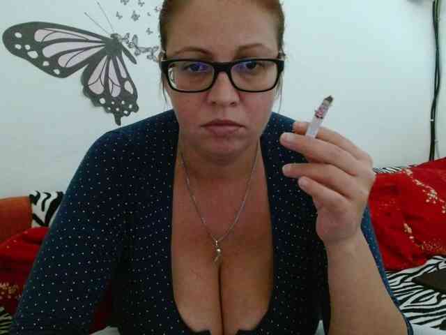 LadyHellene webcam