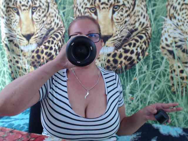 LadyHellene webcam
