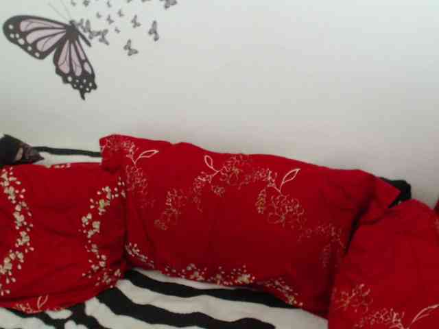 LadyHellene webcam