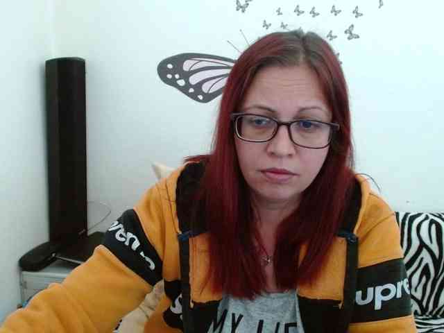 LadyHellene webcam