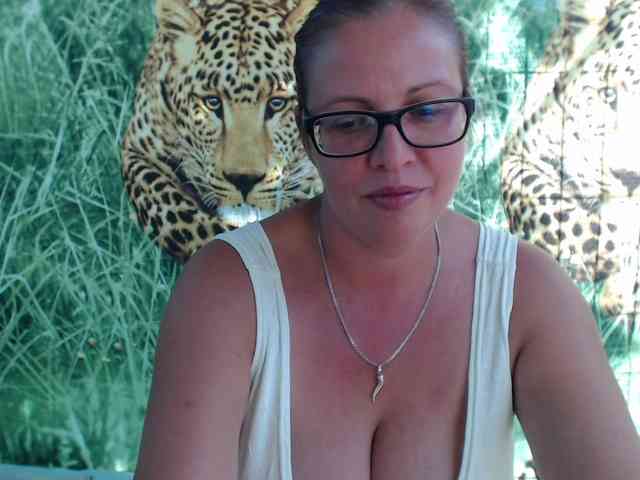 LadyHellene webcam