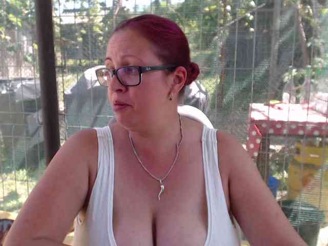 LadyHellene webcam