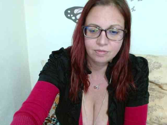LadyHellene webcam