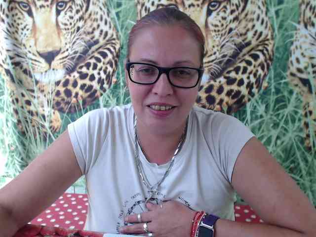 LadyHellene webcam
