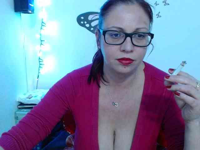 LadyHellene webcam