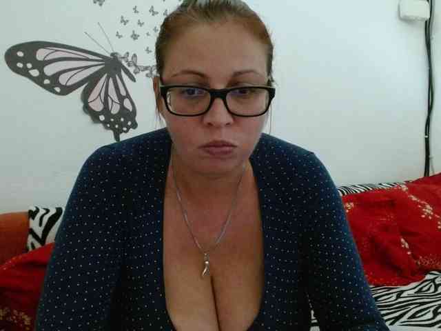 LadyHellene webcam