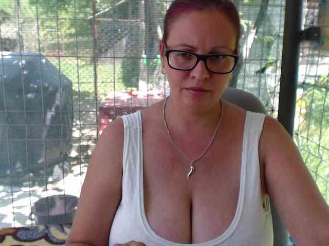 LadyHellene webcam