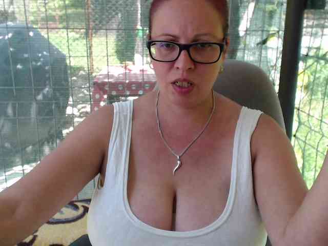 LadyHellene webcam