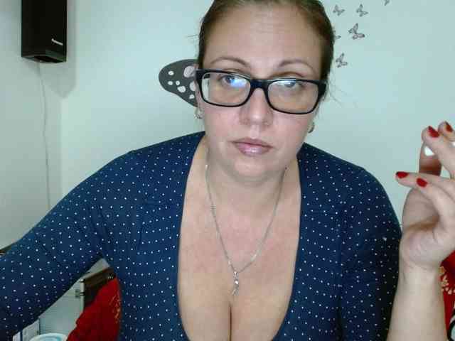LadyHellene webcam