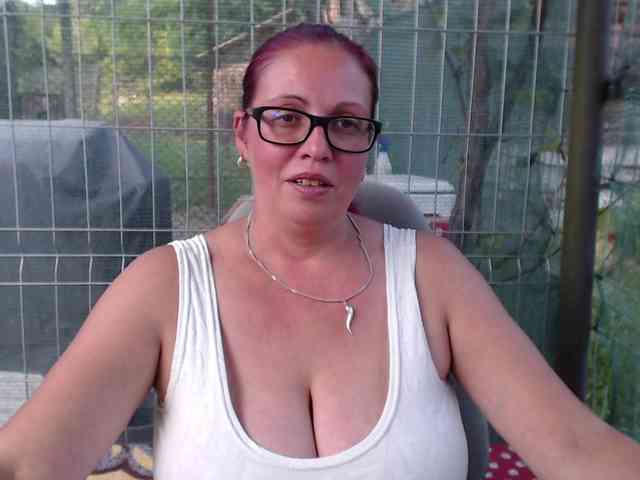LadyHellene webcam