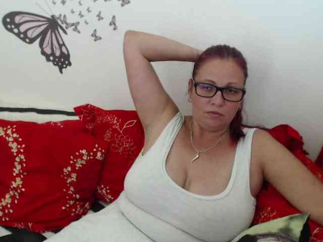 LadyHellene webcam