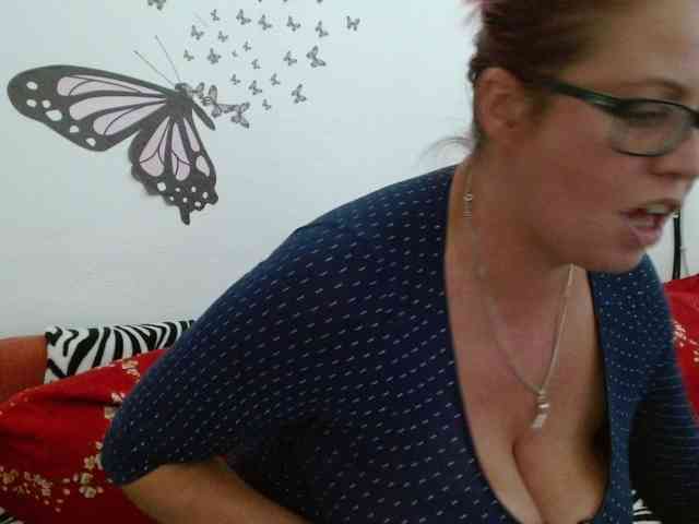 LadyHellene webcam