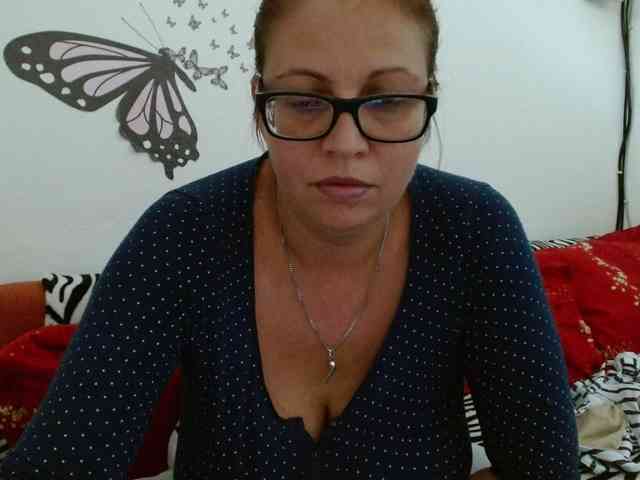 LadyHellene webcam