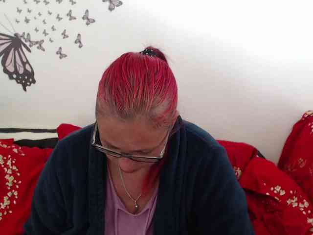 LadyHellene webcam