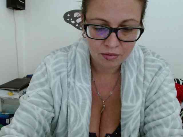 LadyHellene webcam