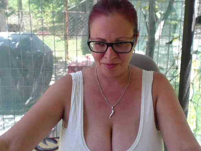 LadyHellene webcam