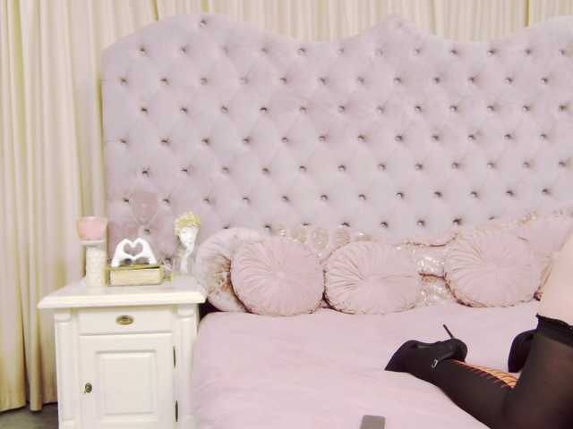 PenelopeLynnx's BongaCams show and profile