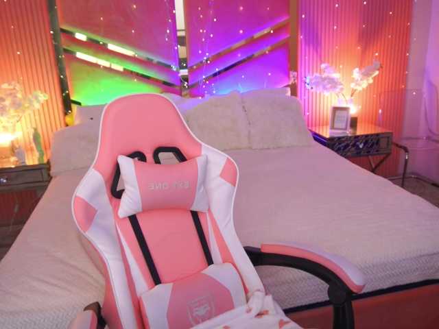 RoxyRayy's BongaCams show and profile