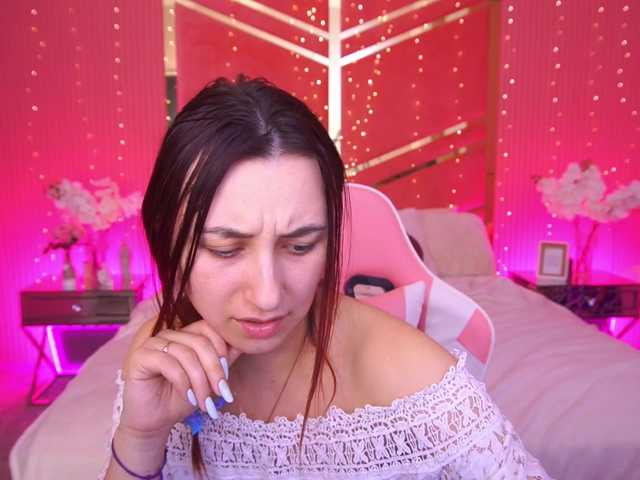 RoxyRayy's BongaCams show and profile