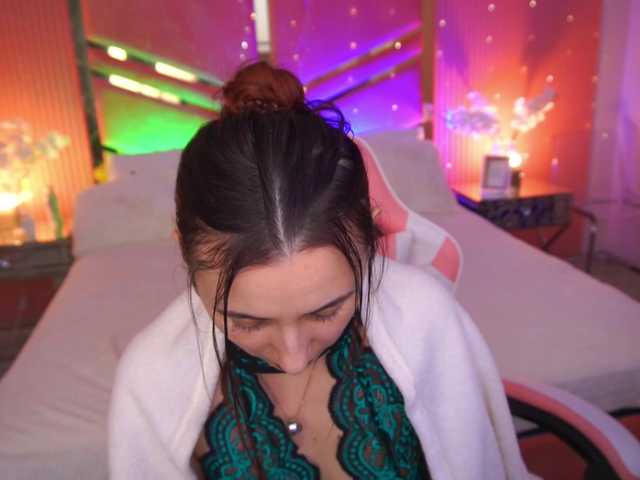 RoxyRayy's BongaCams show and profile