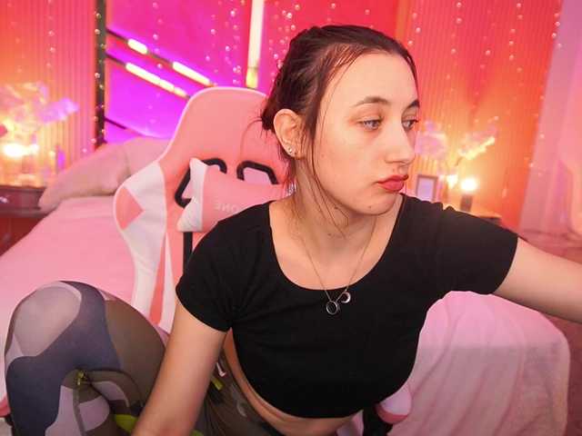 RoxyRayy's BongaCams show and profile
