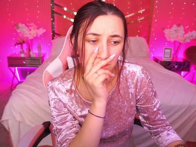 RoxyRayy's BongaCams show and profile