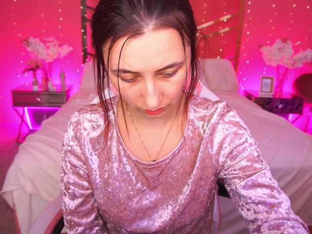 RoxyRayy's BongaCams show and profile