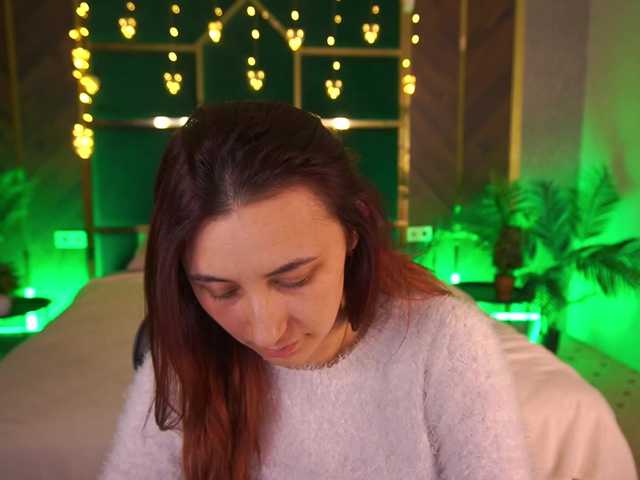 RoxyRayy live cam profile