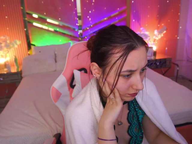 RoxyRayy's BongaCams show and profile