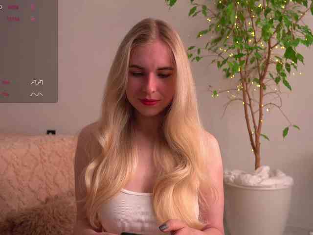 lorrielovestory webcam