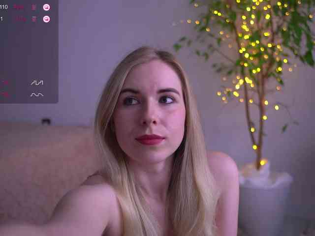 lorrielovestory webcam