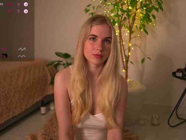 lorrielovestory webcam