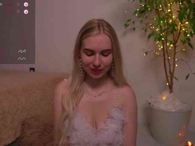 lorrielovestory webcam