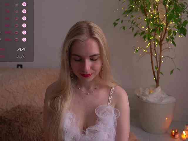 lorrielovestory webcam
