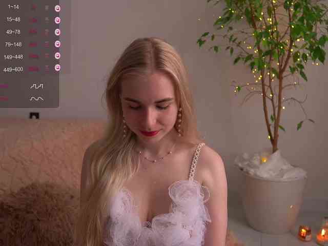 lorrielovestory webcam