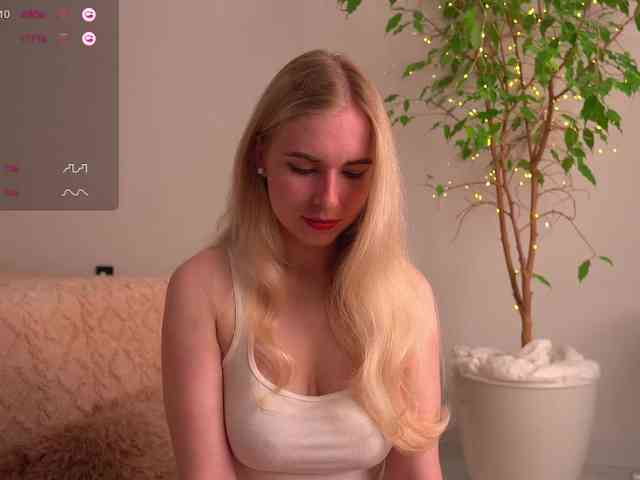 lorrielovestory webcam