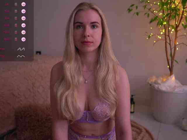 lorrielovestory webcam