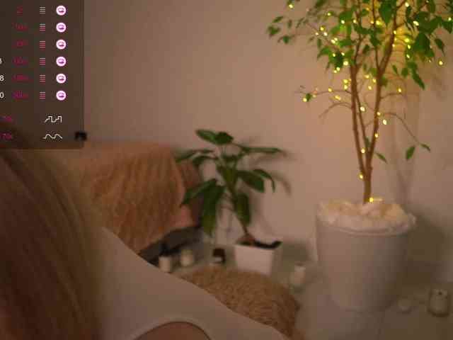 lorrielovestory webcam
