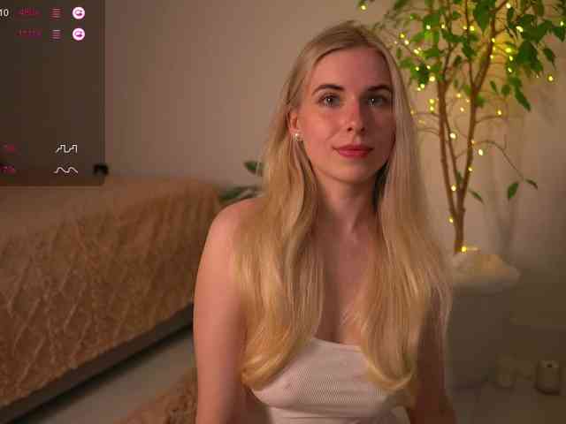 lorrielovestory webcam
