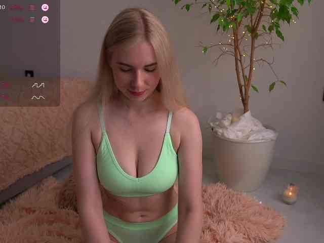 lorrielovestory webcam