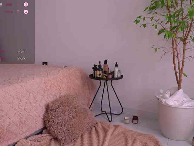 lorrielovestory webcam