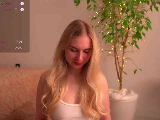lorrielovestory webcam