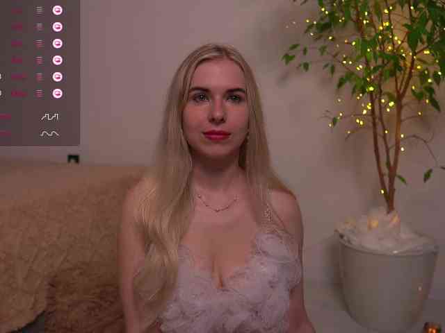 lorrielovestory webcam