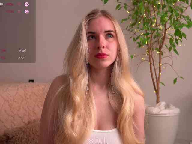 lorrielovestory webcam