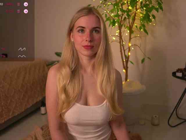 lorrielovestory webcam