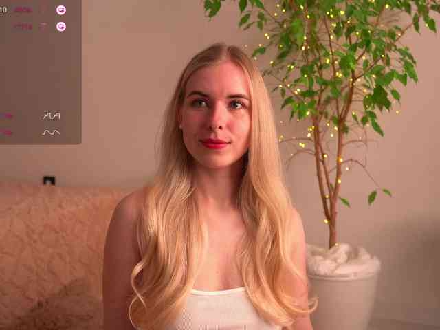 lorrielovestory webcam