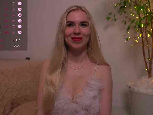 lorrielovestory webcam